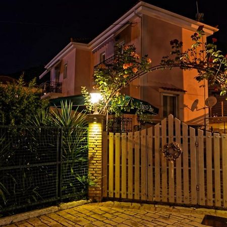 Anemos Apartment Parga Exterior photo